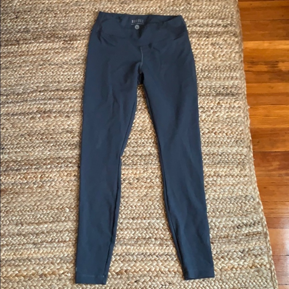 NOBULL Women’s size L leggings.